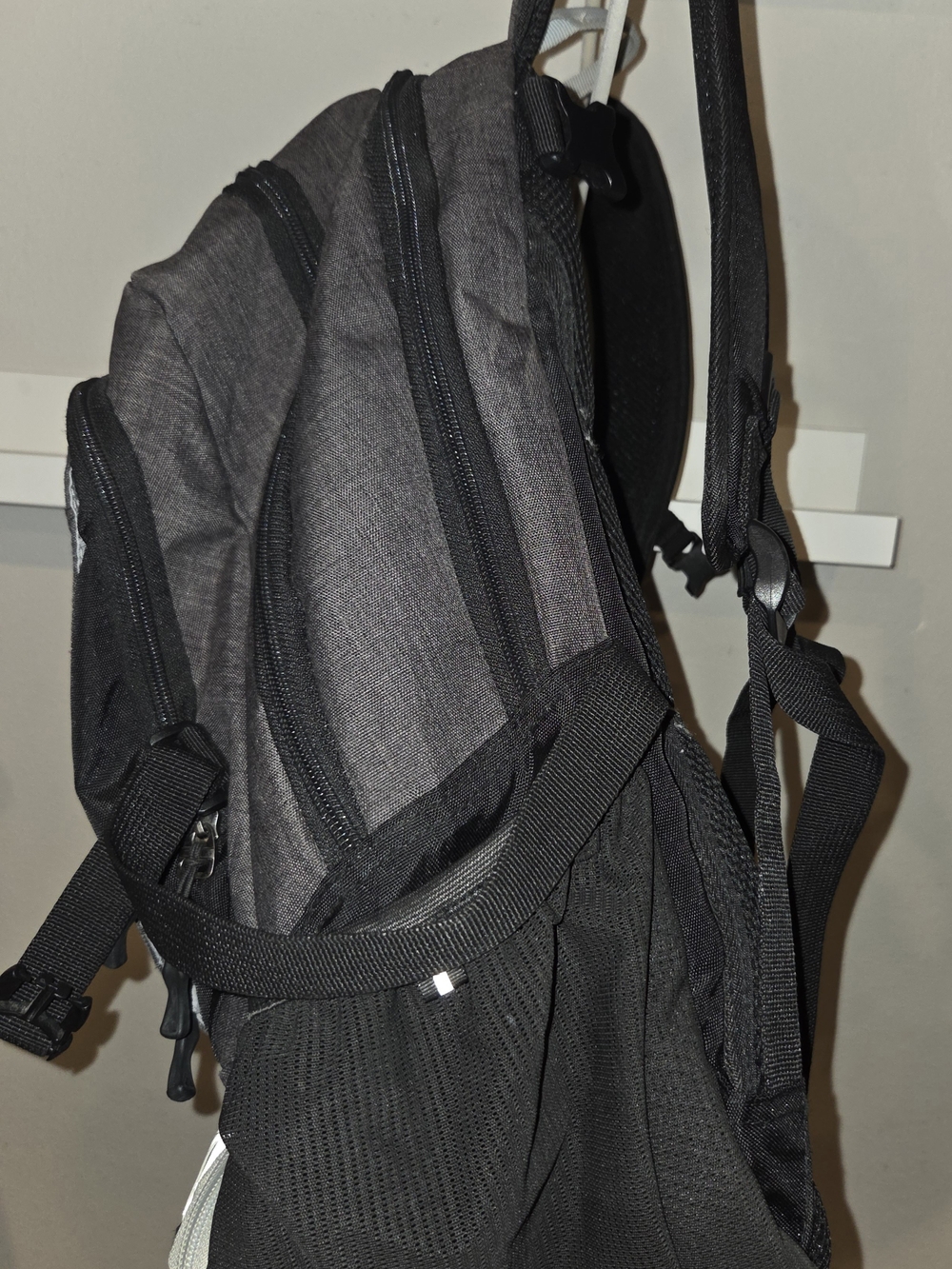 Ozark Trail Gray Backpack - Durable Everyday Carry - Picture 4 of 8